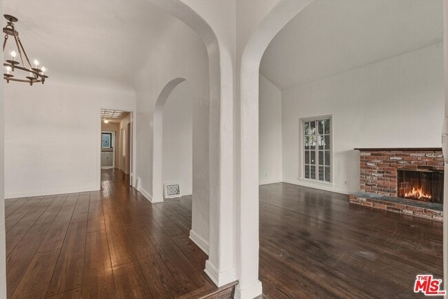 Foto del edificio - 147 S Poinsettia Pl