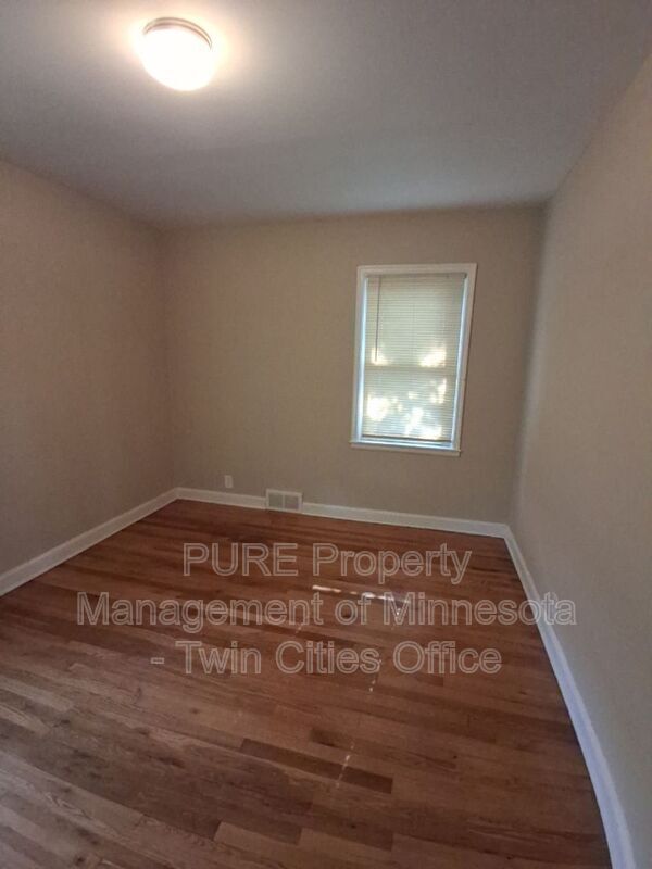 Foto del edificio - 3710 E 43rd St