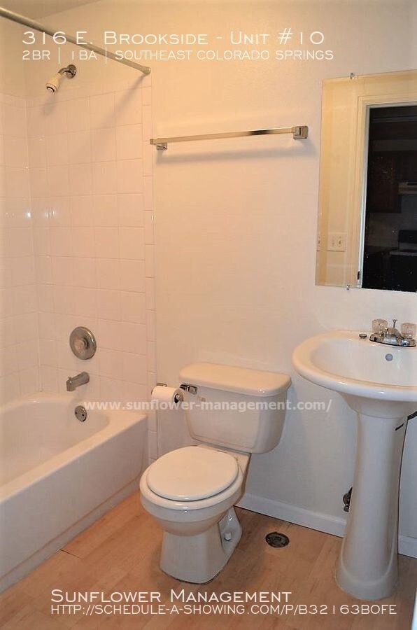 Building Photo - 316 E Brookside St