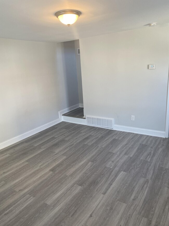 Foto del edificio - 400 Maple Ln