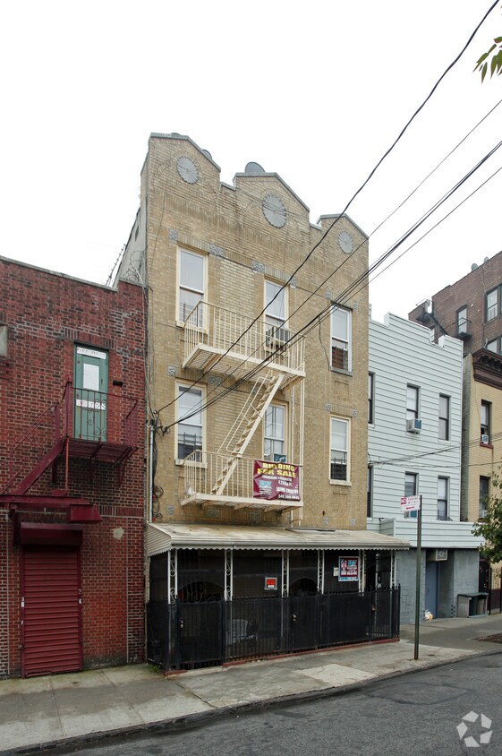 Building Photo - 624 E 183rd St