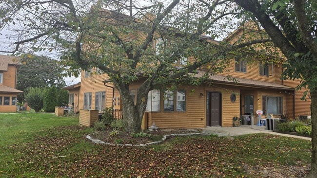 Building Photo - 2 Bedroom 2 Bathroom Townhome