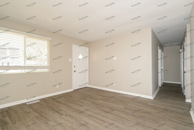 Foto del edificio - 1538 Redman Blvd