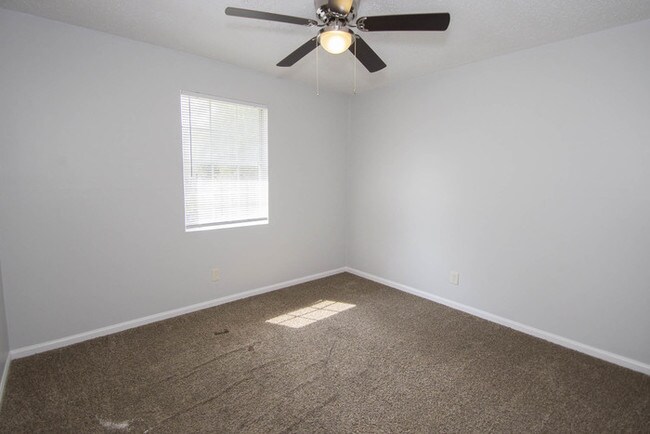 Foto del edificio - Now Available