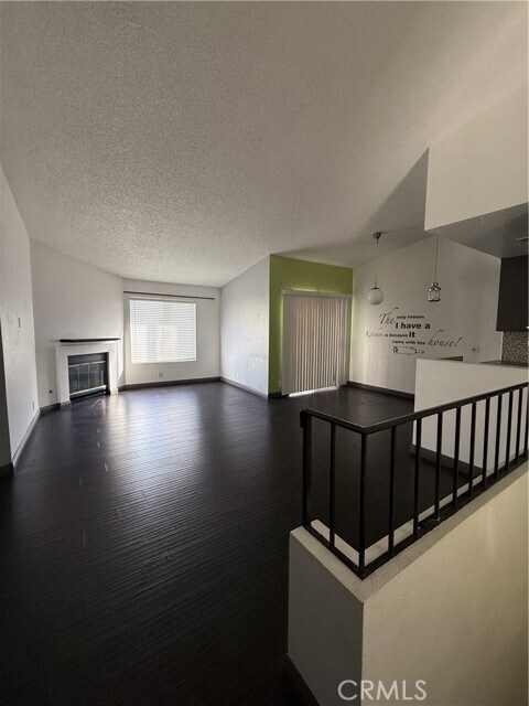 Foto del edificio - 24316 Sylvan Glen Rd