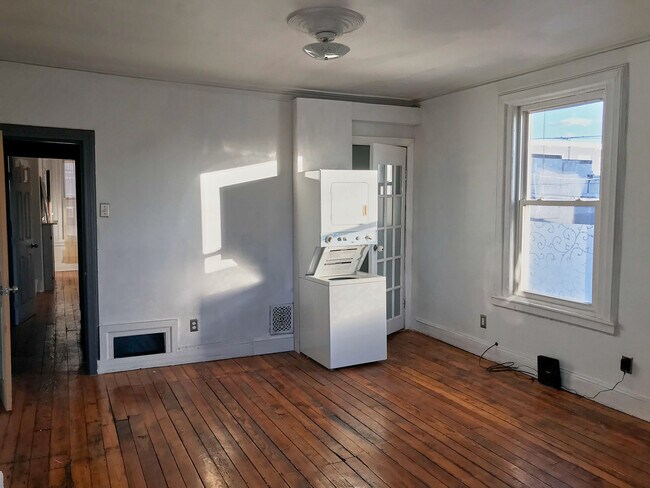 Building Photo - 1300 N Newkirk St