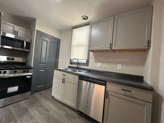 Foto del edificio - 1215 Sullivant Ave