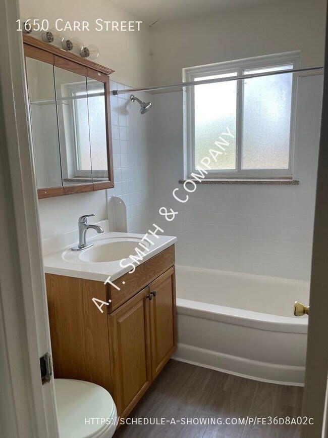 Foto del edificio - Spacious 2-Story Townhome in Lakewood