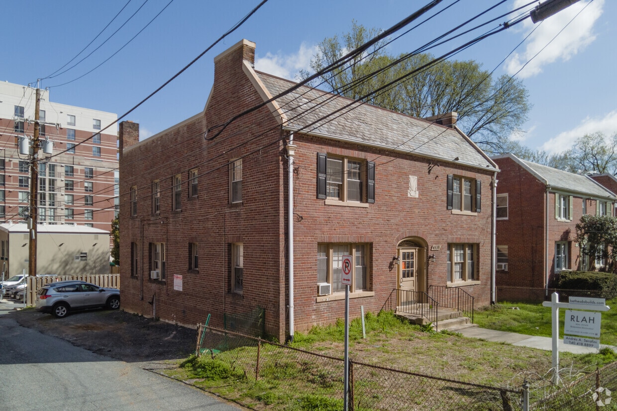 Building Photo - 4535 Avondale St