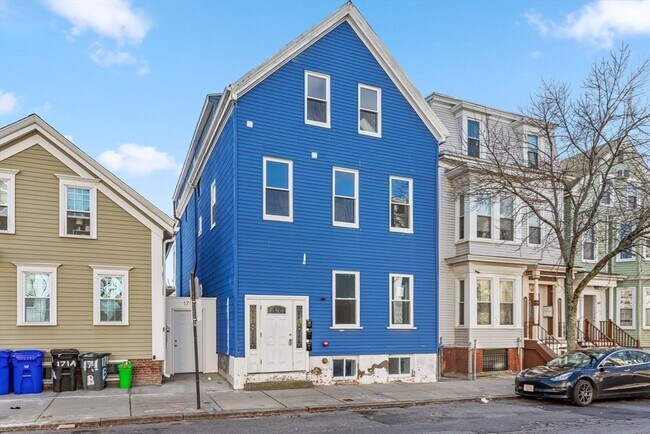 Building Photo - 165 Lexington St