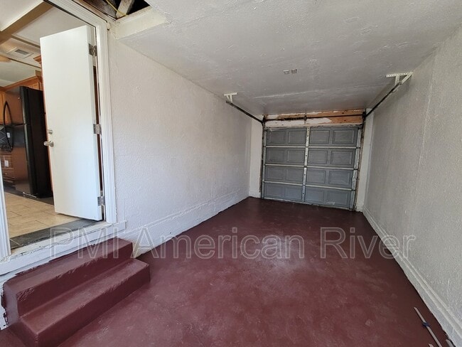 Building Photo - 6000 McLaren Ave