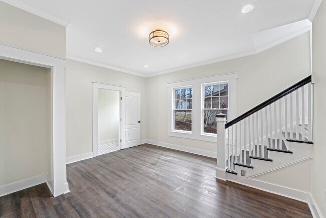 Puerta a un medio baño - 1421 33rd St N