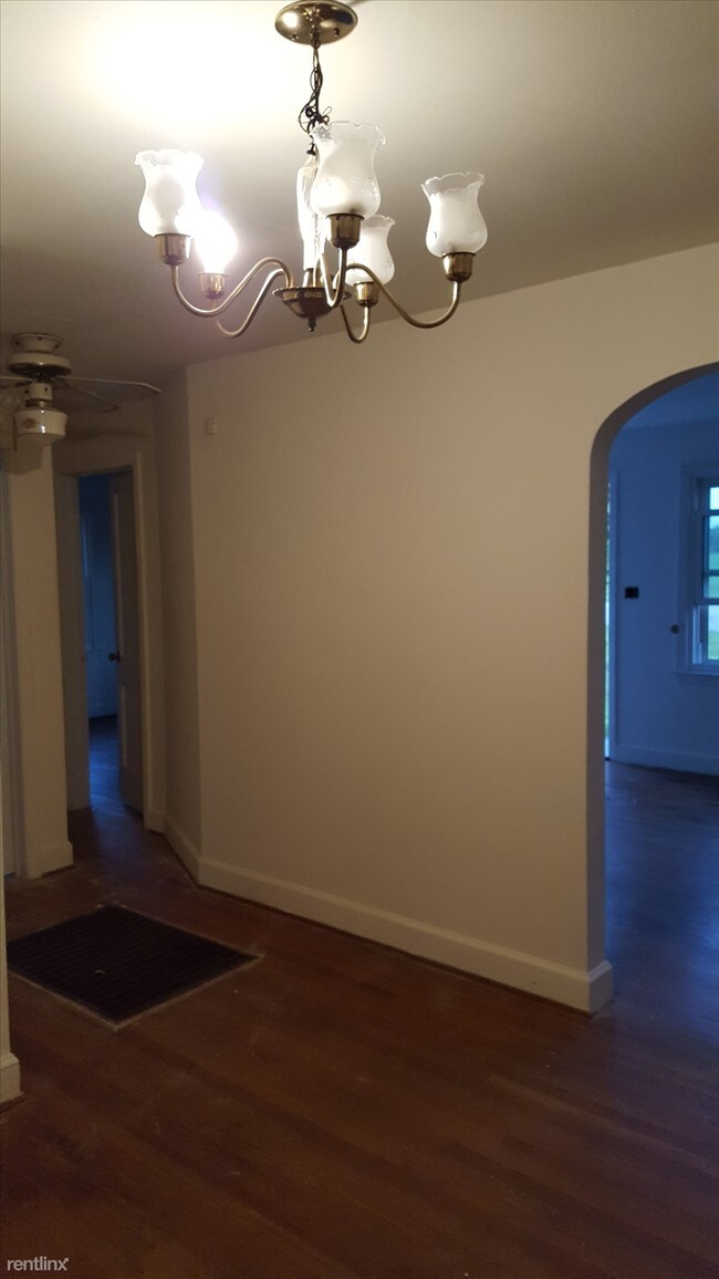 Building Photo - 1080 Sutton Ct