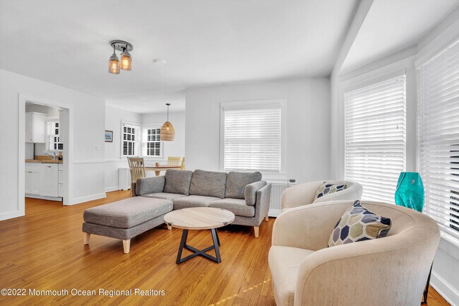 Building Photo - 564 Monmouth Ave