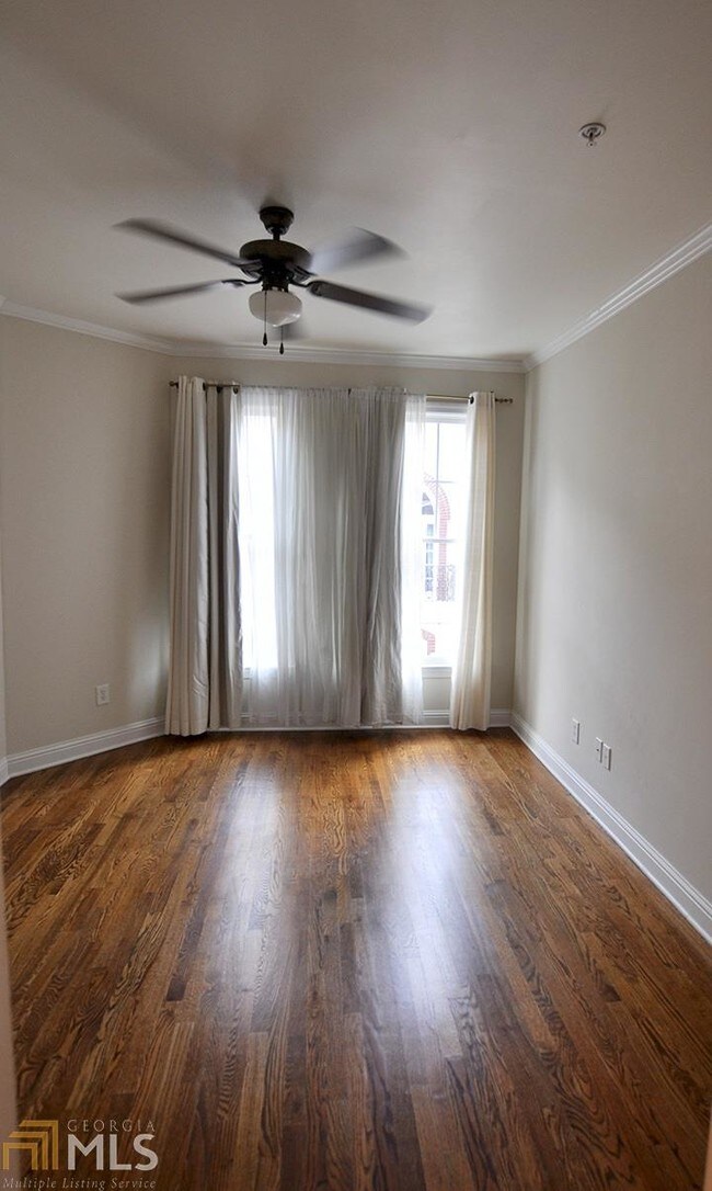Building Photo - 809 Clifton Heights Ln NE