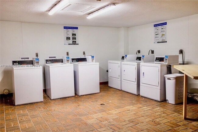 Foto del edificio - 8540 SW 133rd Avenue Rd