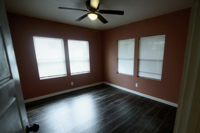 Foto del edificio - 2118 Berwick Ave