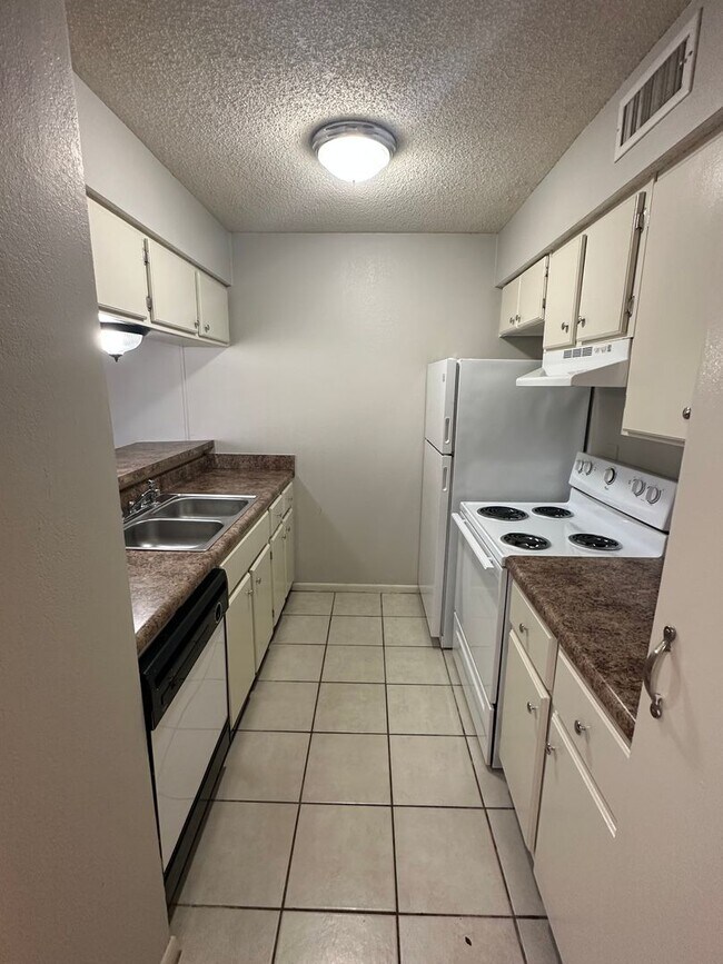 Building Photo - 1Bd/1Ba Condo located on the Germantown/Me...