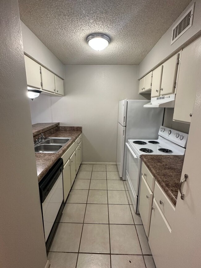 Building Photo - 1Bd/1Ba Condo located on the Germantown/Memphis Line!
