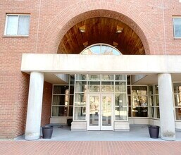 Building Photo - 20 Webster St