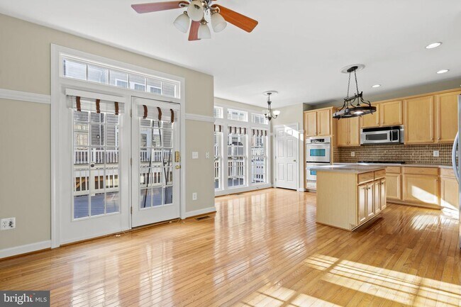 Building Photo - 8436 Chaucer House Ct