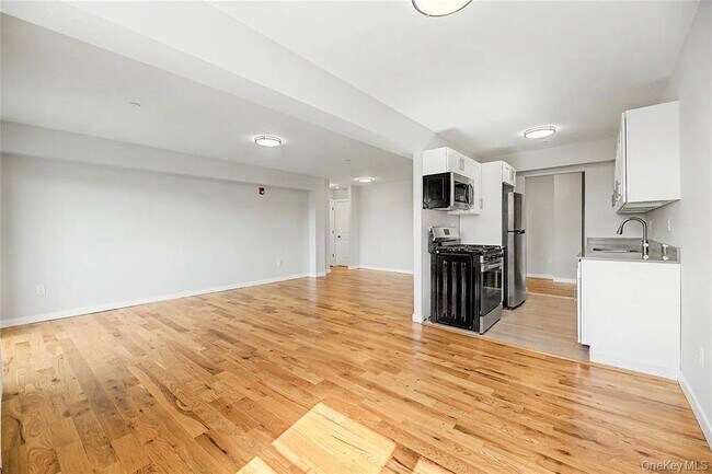 Foto del edificio - 671 Bronx River Rd
