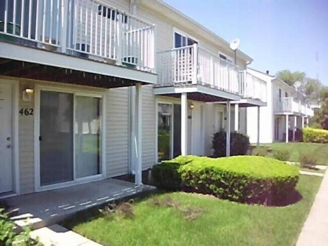 Foto del edificio - 487 Meadow Green Ln