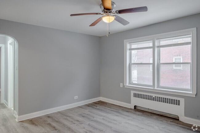 2BR, 1BA - 1000SF - 4208-4214 S Michigan Ave