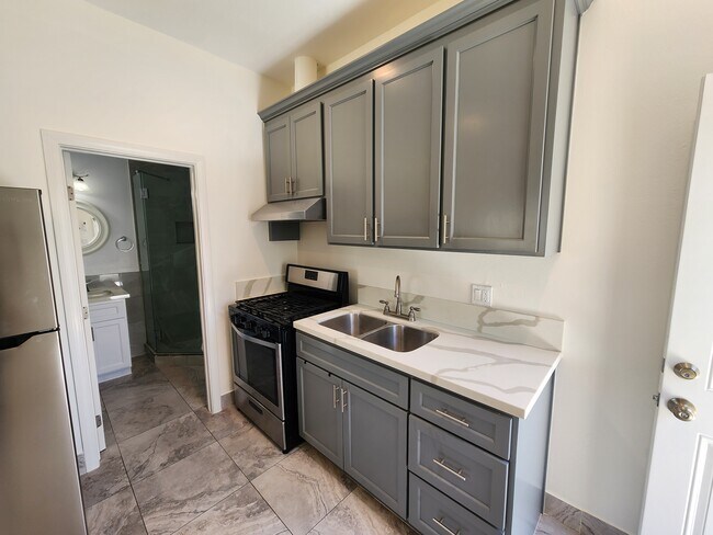 Foto del edificio - 9852 Cabanas Ave