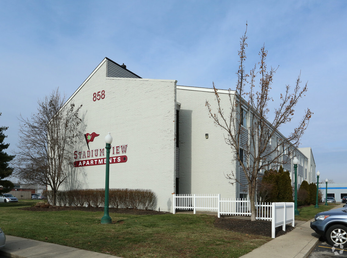 Primary Photo - Metro Management - Stadium View Apartments