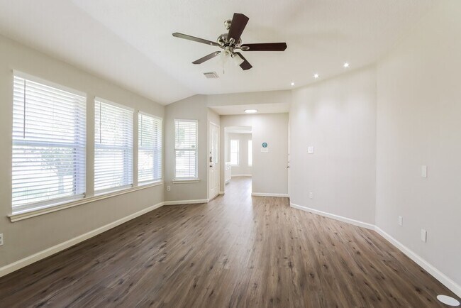 Foto del edificio - 26126 Cypresswood Dr
