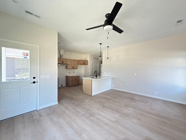 Foto del edificio - Buffalo Ridge Townhomes | 2 Bed, 2 Bath, Attached Garage