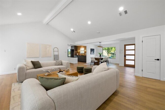 Building Photo - 11102 Oak Knoll Dr