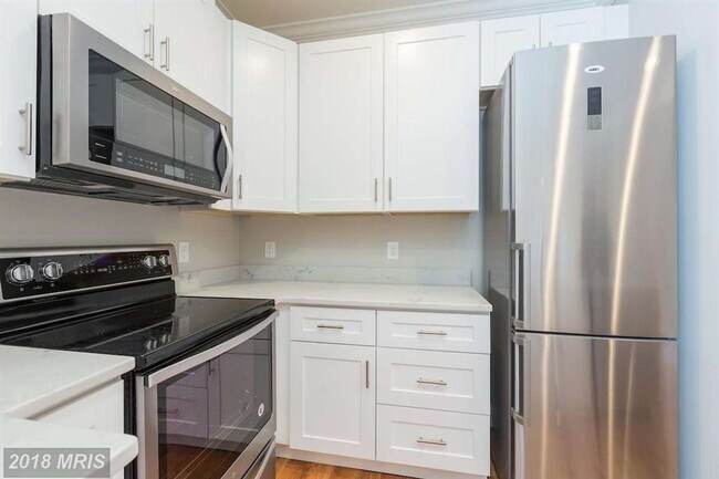 Foto del edificio - H Street Prime with 1/2 off the first month's rent!