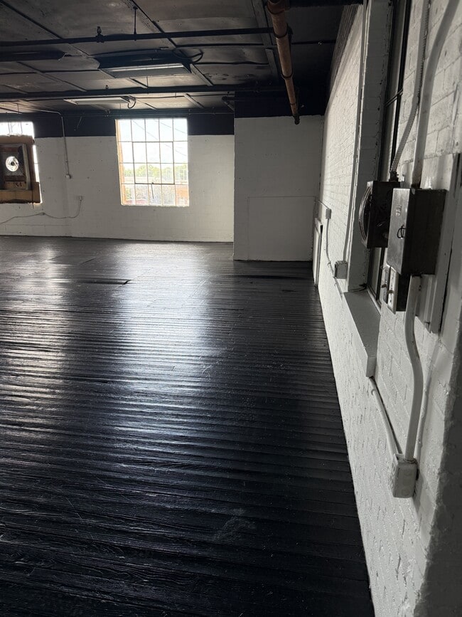 Building Photo - 903 N Keowee St