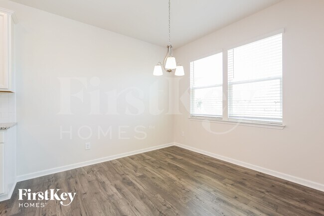 Foto del edificio - 613 Goldburn Wy