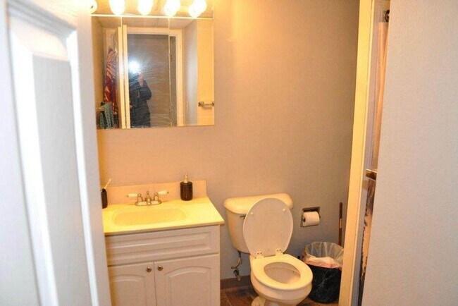 Building Photo - 324 7th Ave S