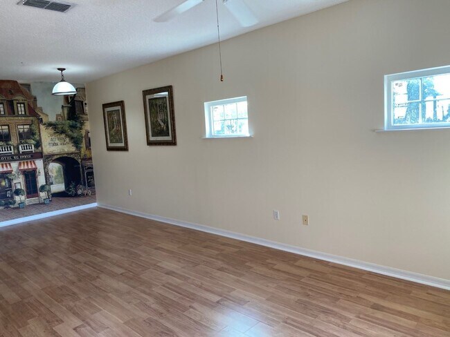 Building Photo - 520 Florida Club Blvd