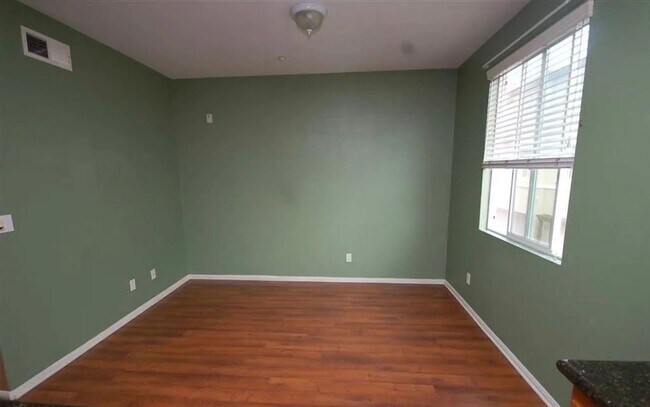 Building Photo - 2 br, 2.5 bath House - 750 Paradise Way