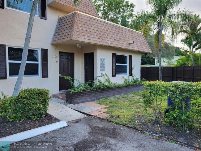 Building Photo - 1300 NW 4th Ave