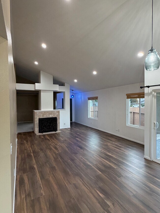 Foto del edificio - 1845 Blackhawk Ave