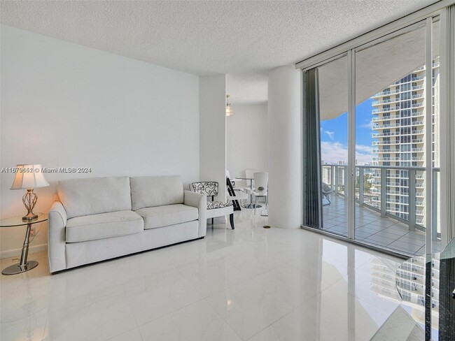 Foto del edificio - 16485 Collins Ave