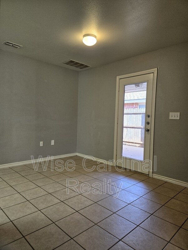 Building Photo - 5418 Kemper St