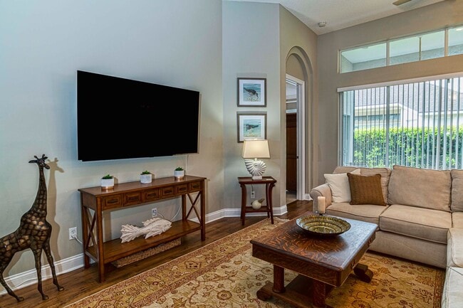 Building Photo - Spacious 4BR Retreat w/ Fenced Yard + Resort Amenities