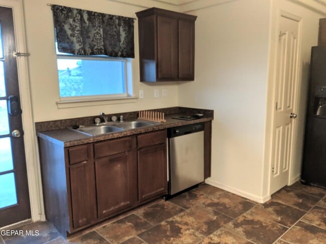 Building Photo - 11624 Windrift Ct