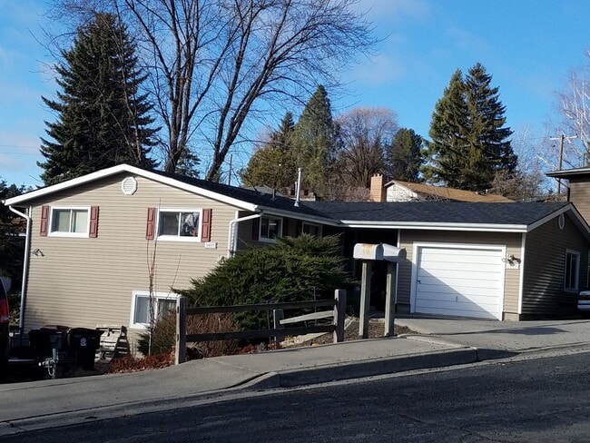 Building Photo - 1425 NW Kenny Dr