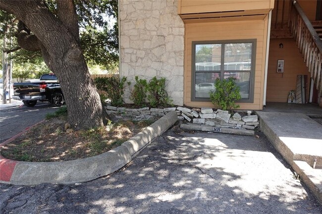 Building Photo - 2714 Nueces St