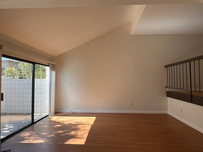 Building Photo - 598 W Huntington Dr