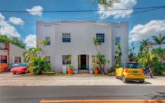 Building Photo - 300 N Beach Rd