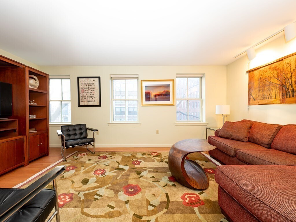 Foto del edificio - 105 N Washington St
